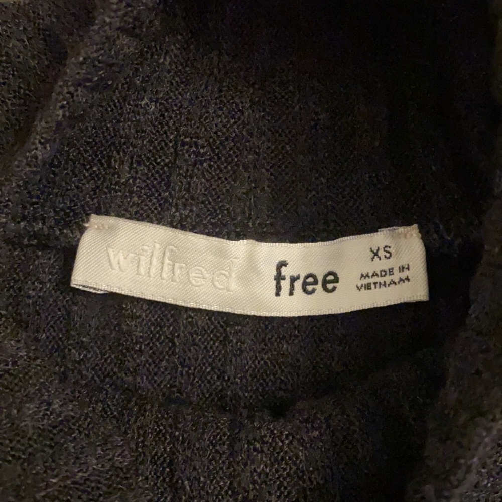 Aritzia Wilfred Free long sleeve top - Picture 2 of 3
